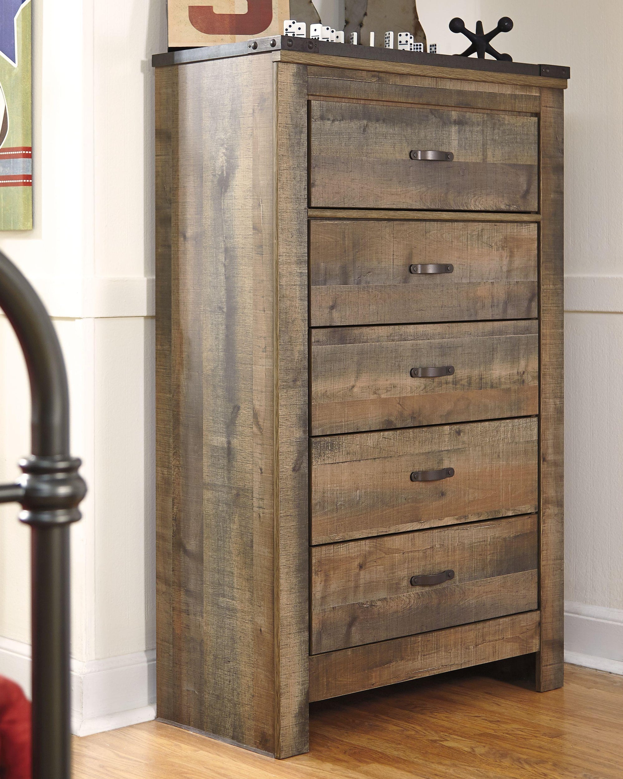 Trinell - Commode à cinq tiroirs