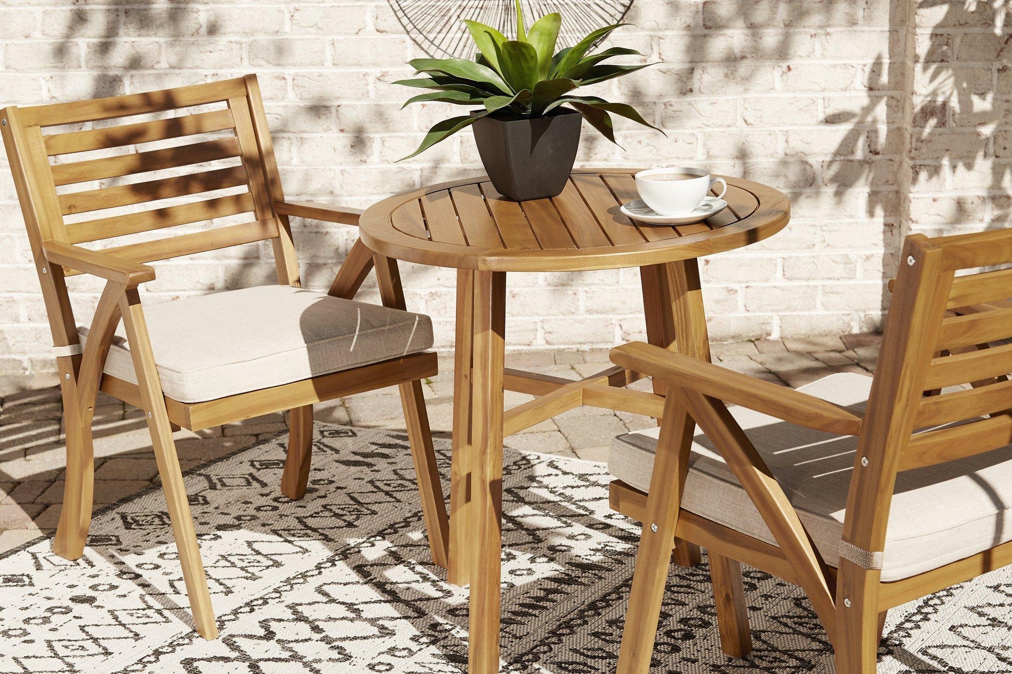 Ensemble de 3 chaises d'extérieur marron Vallerie avec table