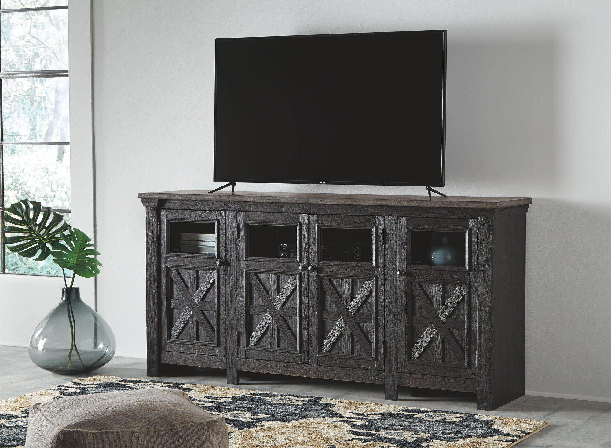 Tyler Creek - Meuble TV extra large