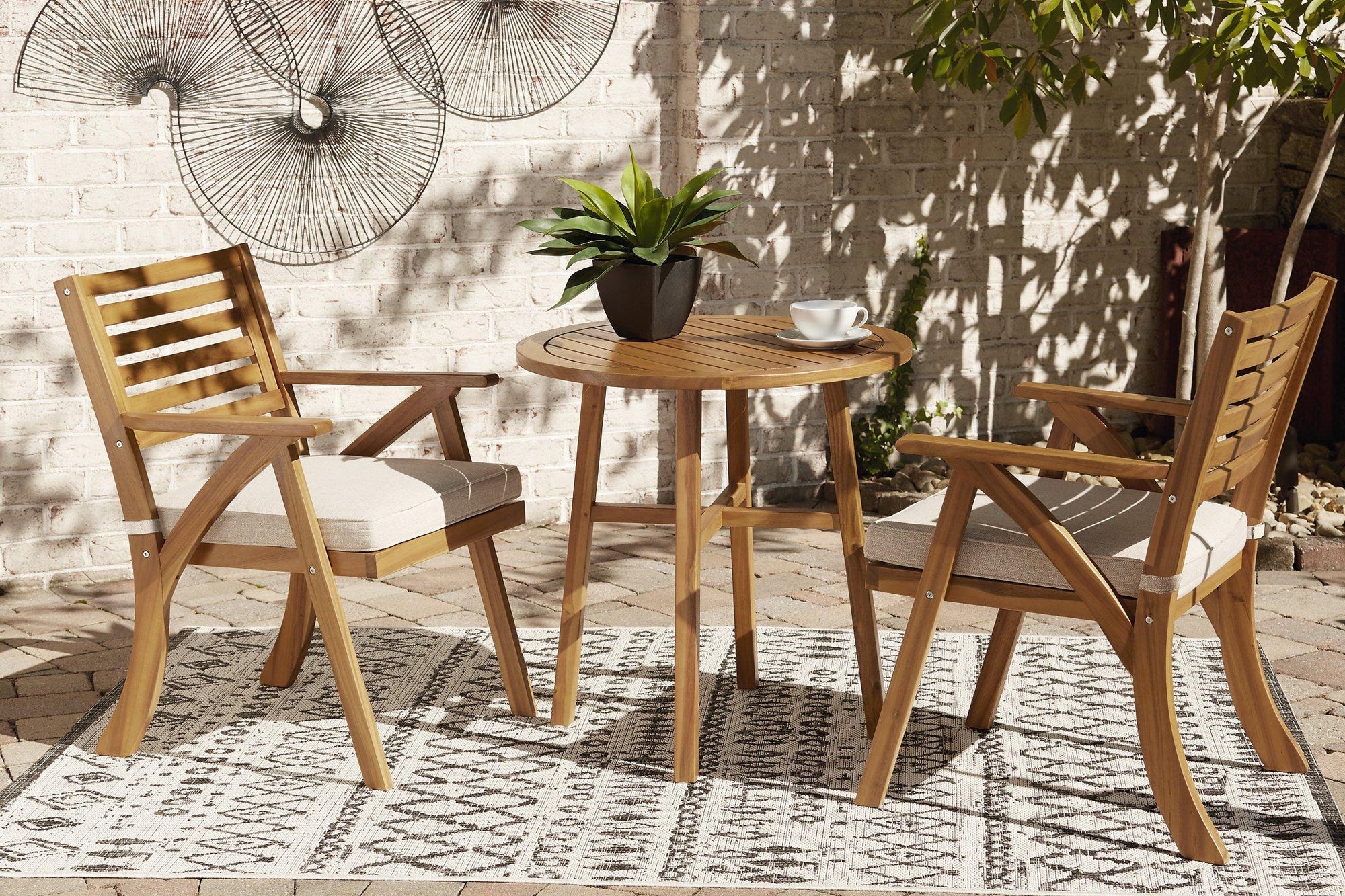 Ensemble de 3 chaises d'extérieur marron Vallerie avec table
