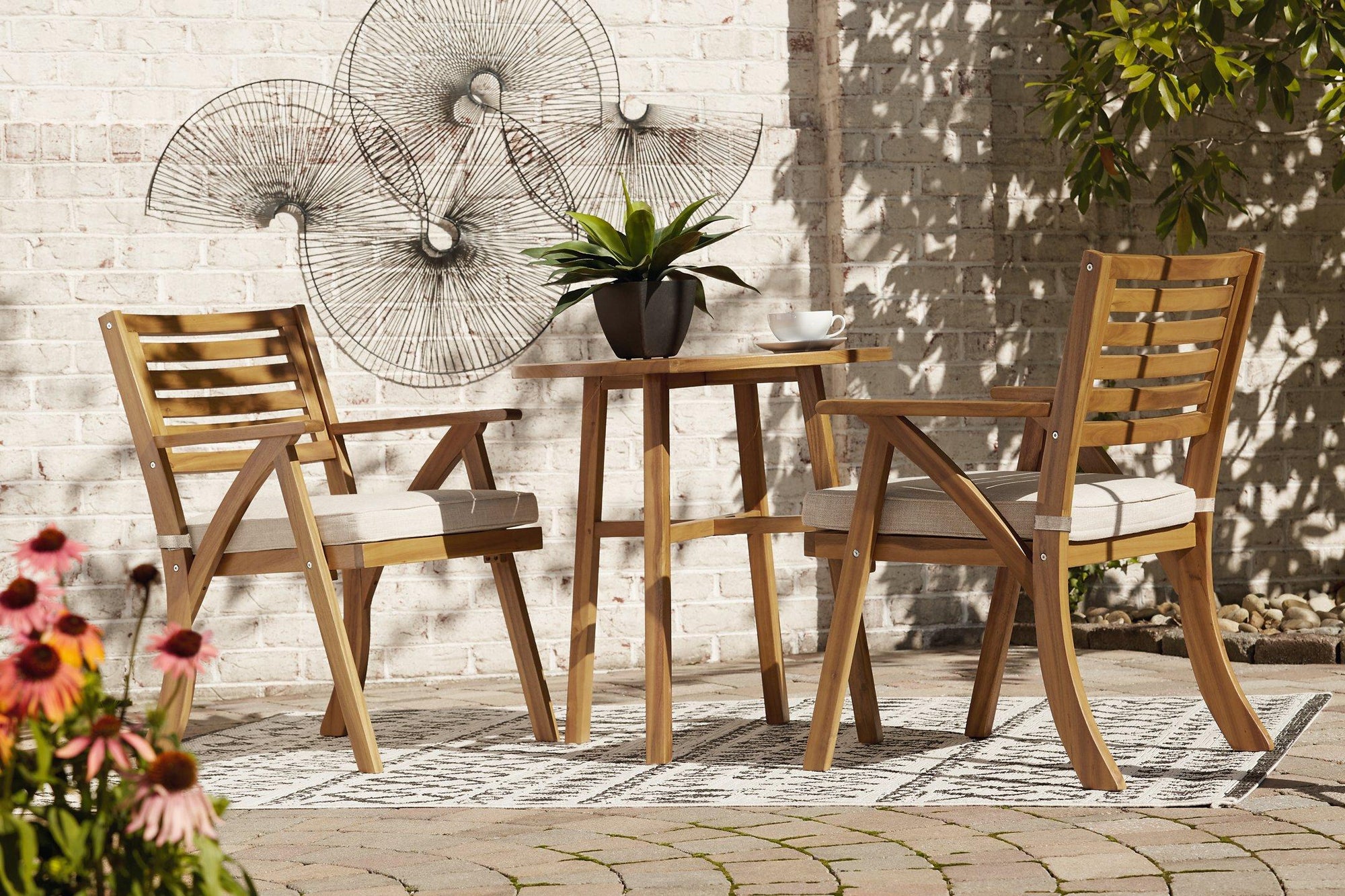Ensemble de 3 chaises d'extérieur marron Vallerie avec table
