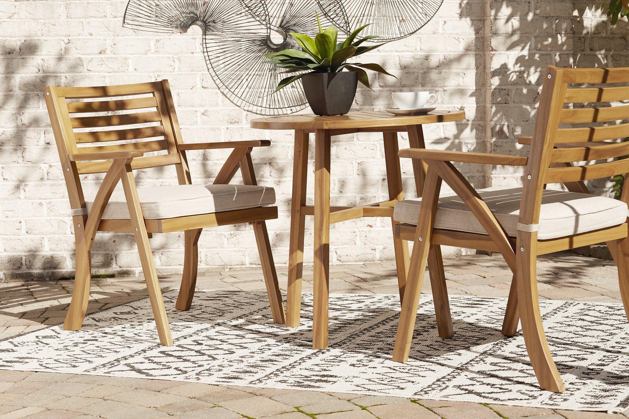 Ensemble de 3 chaises d'extérieur marron Vallerie avec table