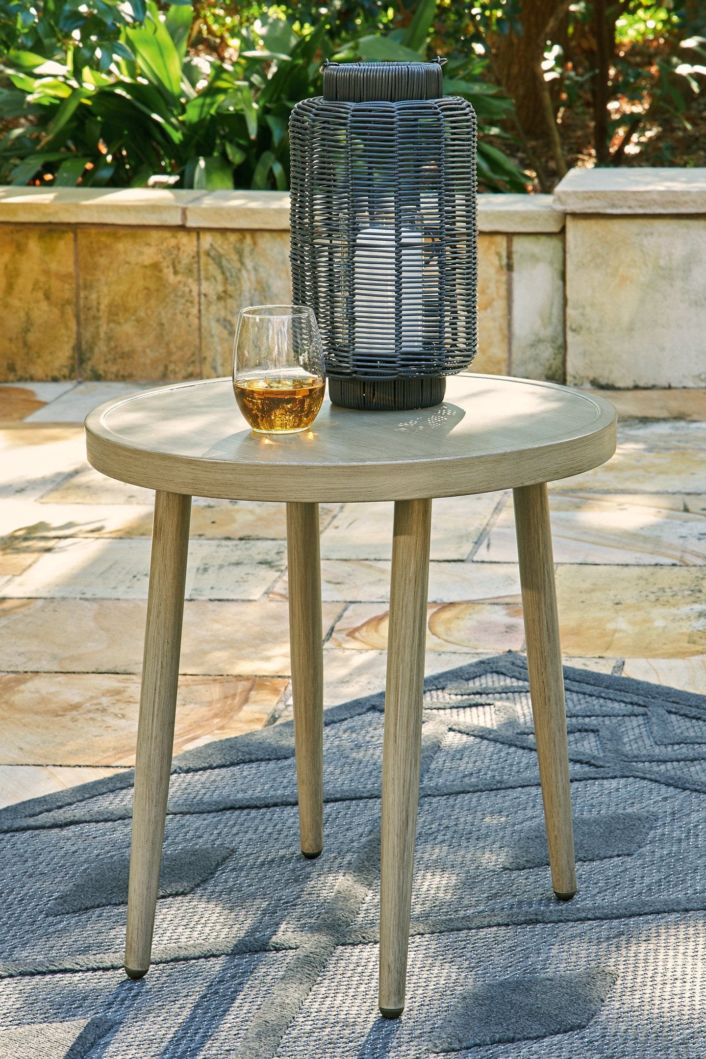 Ensemble de 3 tables d'appoint d'extérieur Swiss Valley